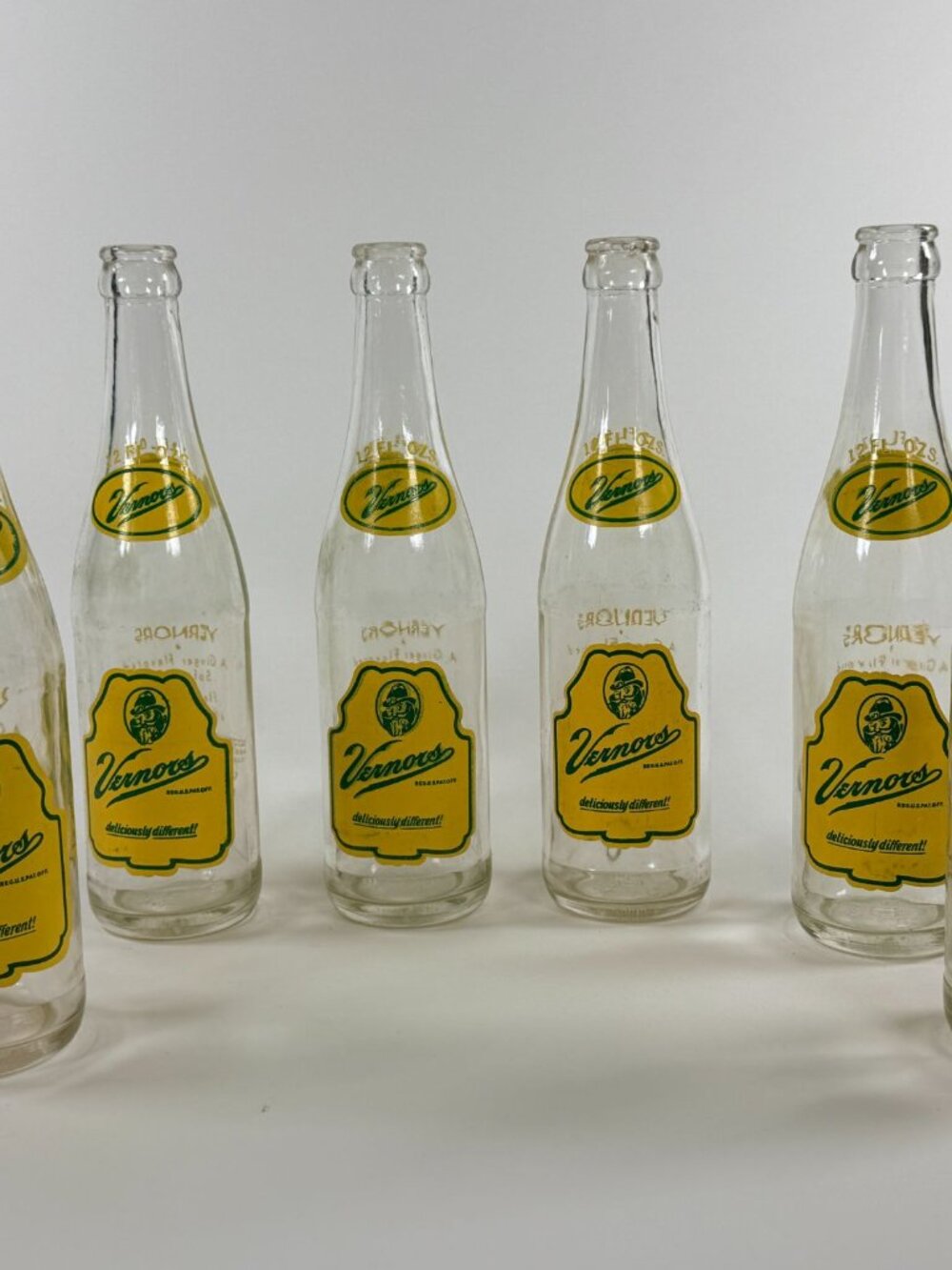 Vintage 1960's Vernors Ginger Ale 6 Bottle Carrier w Glass Bottles Painted Label